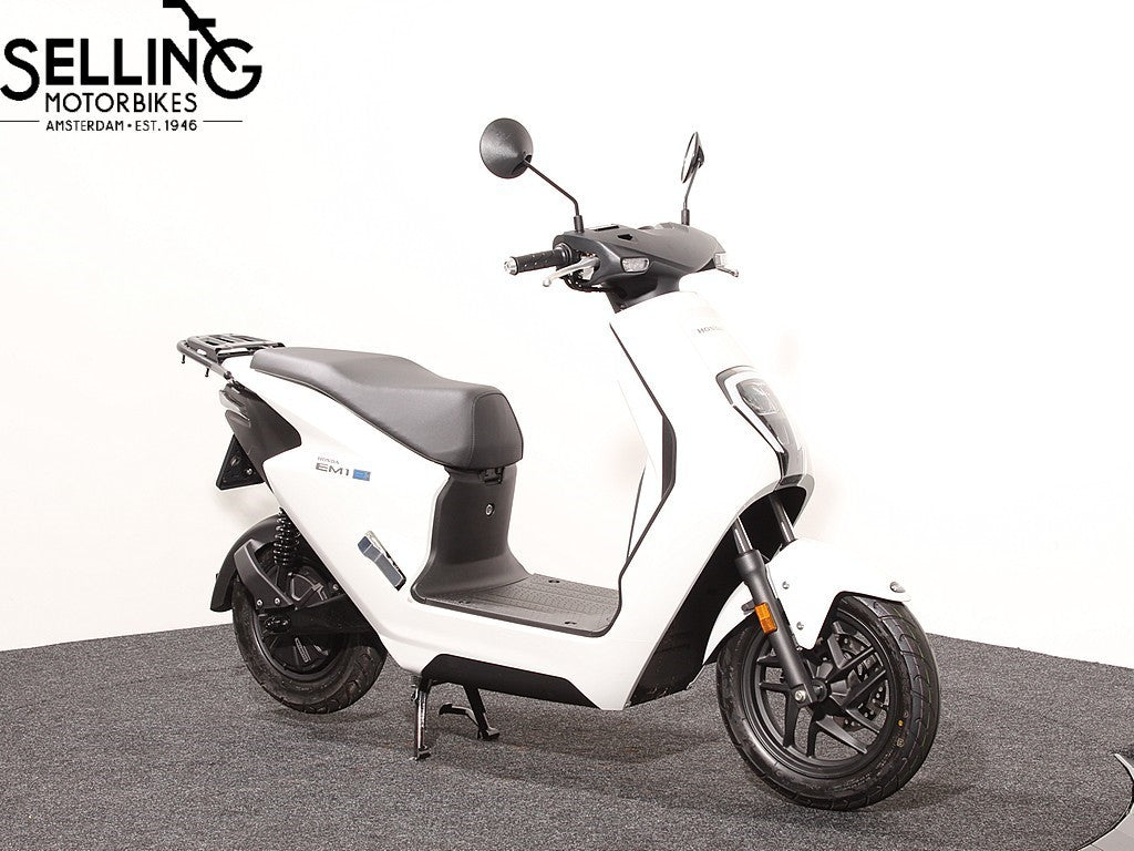 EM1 e