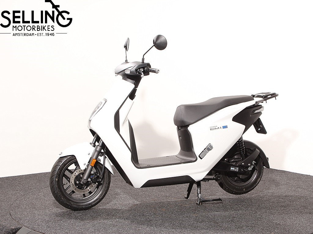 EM1 e