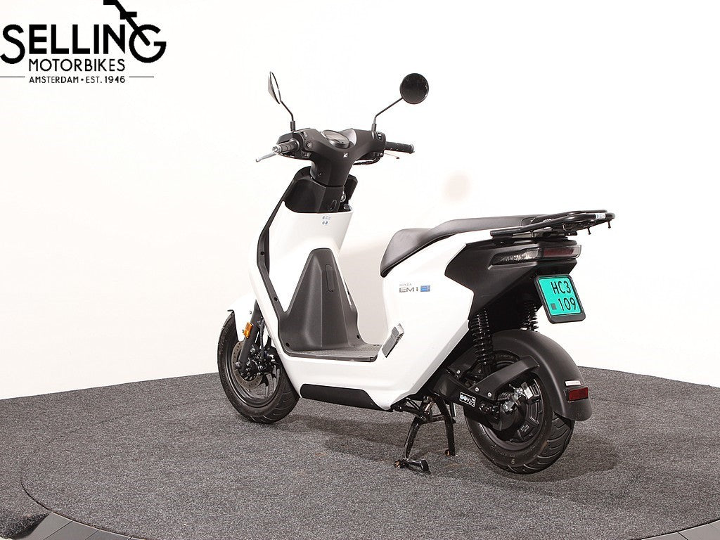 EM1 e