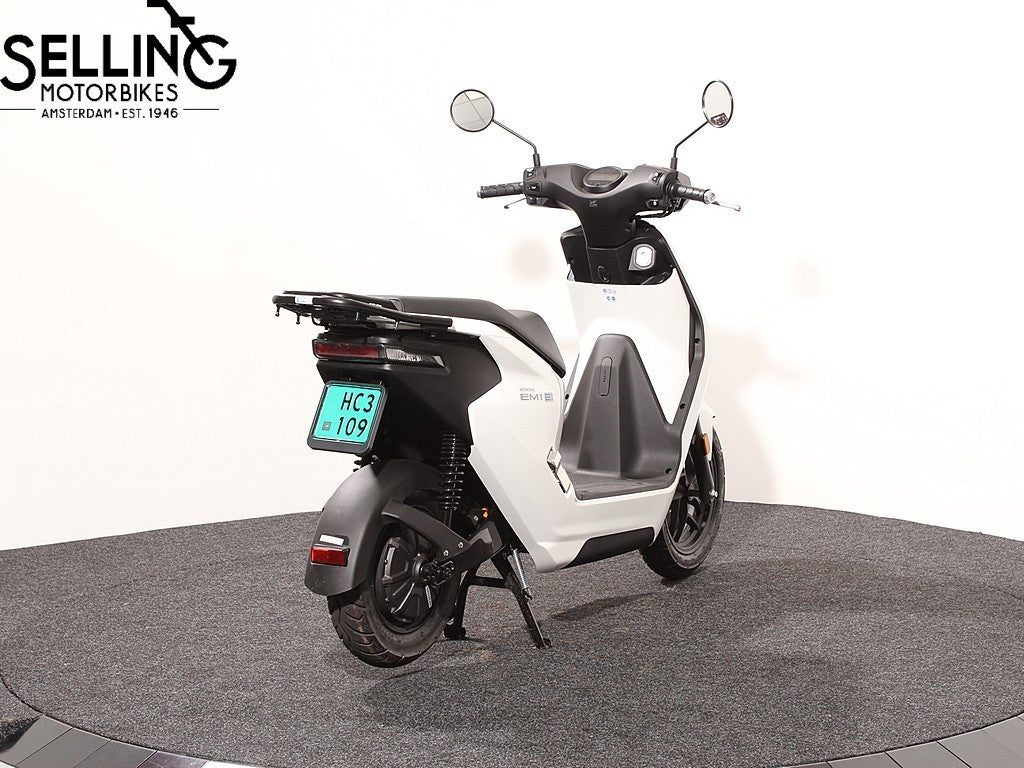 EM1 e