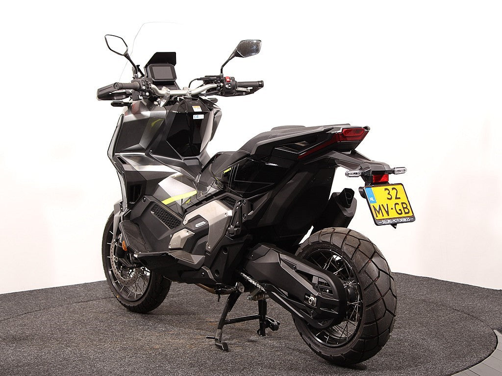 X-ADV 750 NHC65 Iridium Grey Metallic