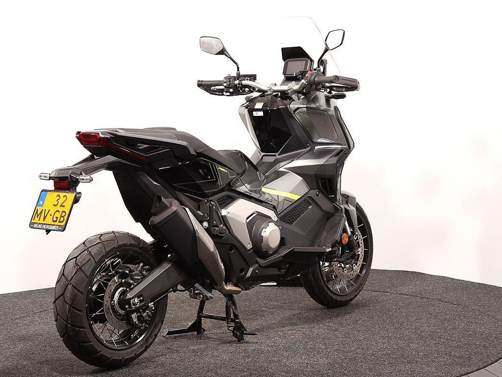 X-ADV 750 NHC65 Iridium Grey Metallic