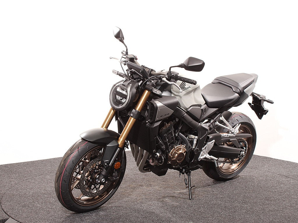 CB 650 RC Pearl Smoky Gray