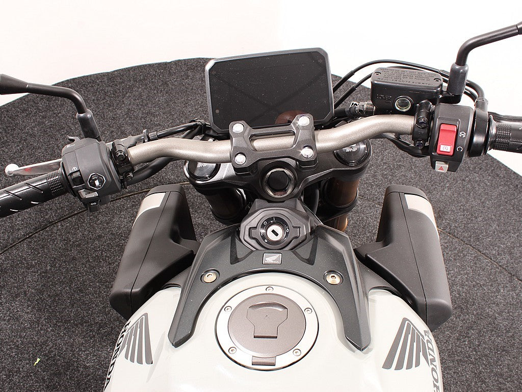 CB 650 RC Pearl Smoky Gray